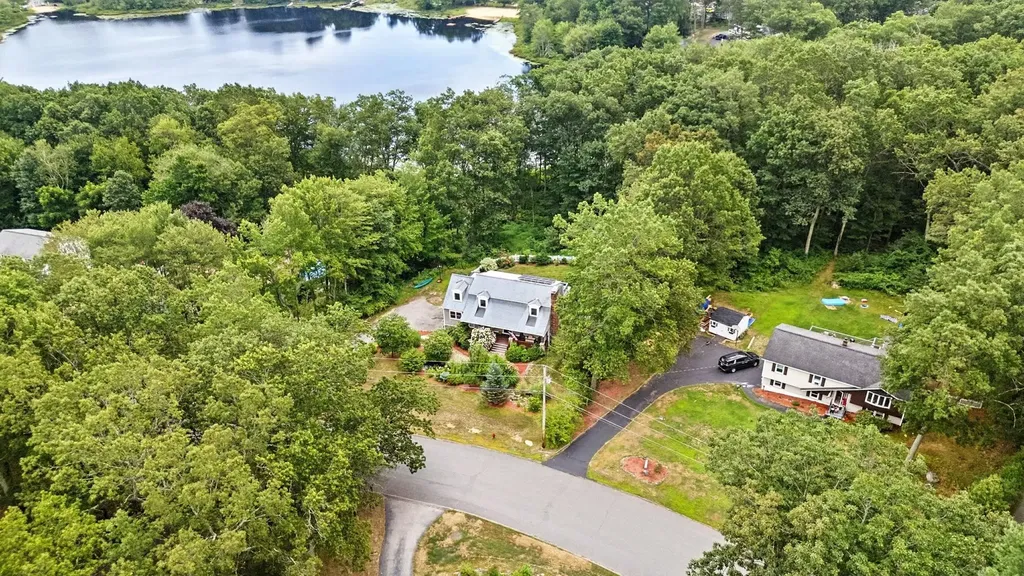 9 Dattillo Road Derry NH 03038