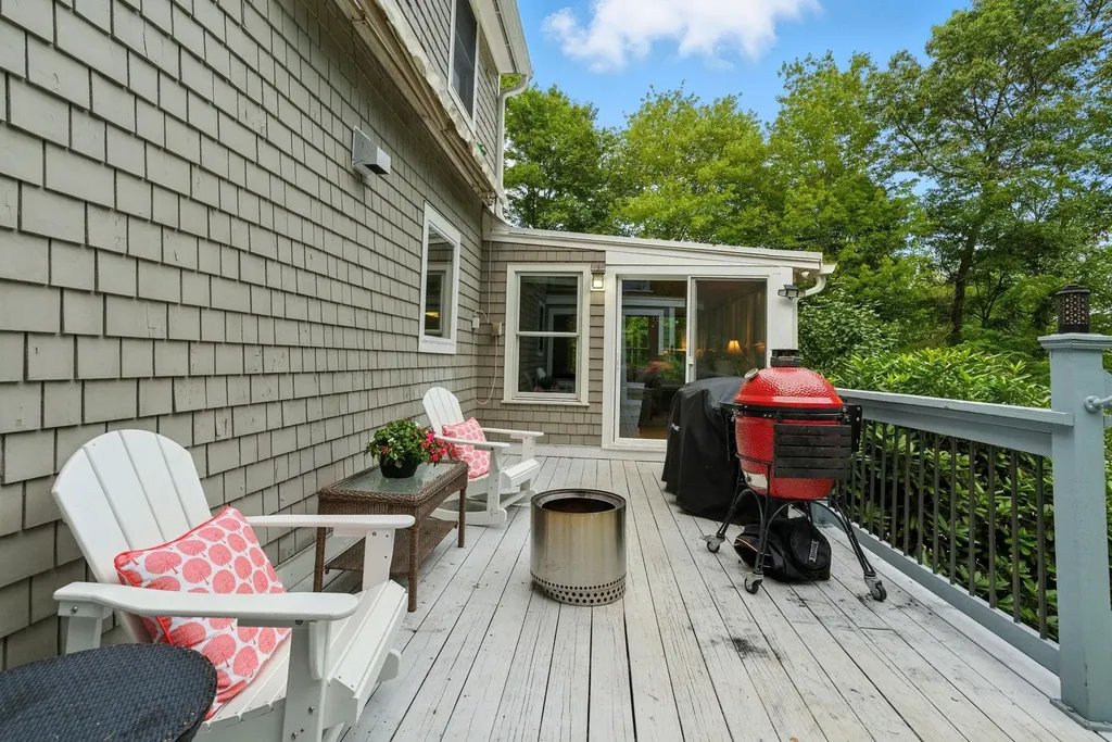 9 Dattillo Road Derry NH 03038