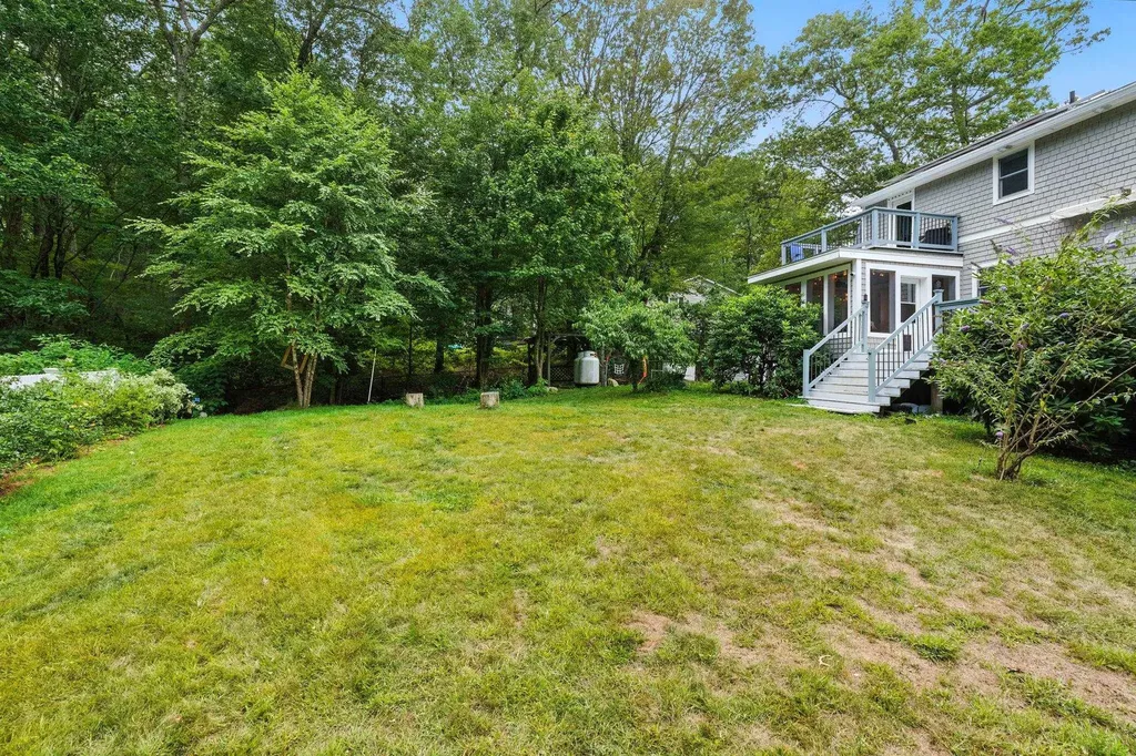 9 Dattillo Road Derry NH 03038