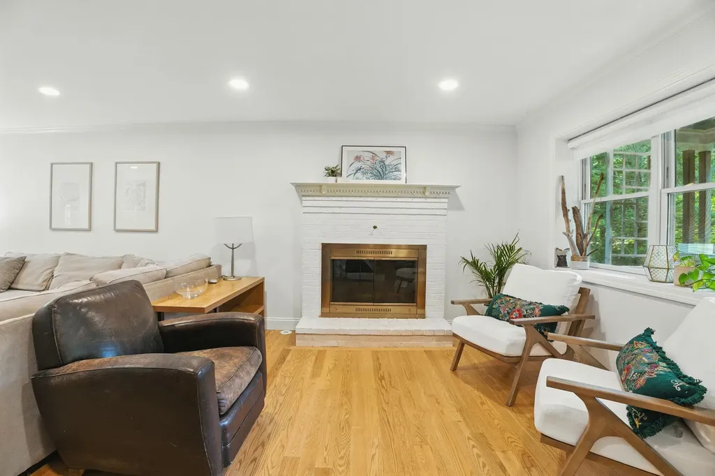 9 Dattillo Road Derry NH 03038