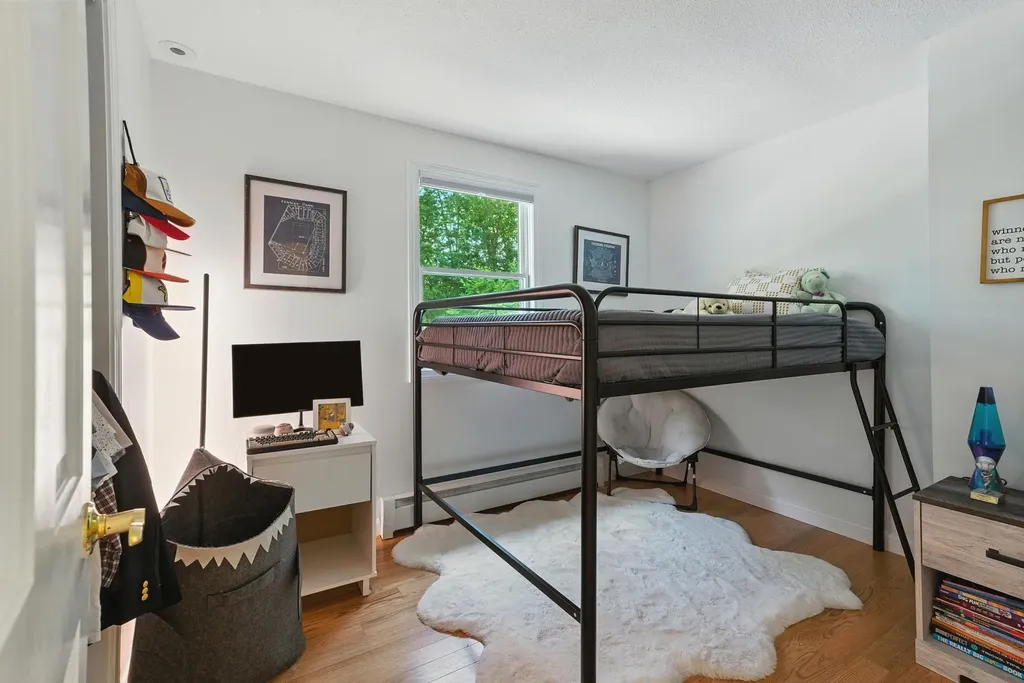 9 Dattillo Road Derry NH 03038