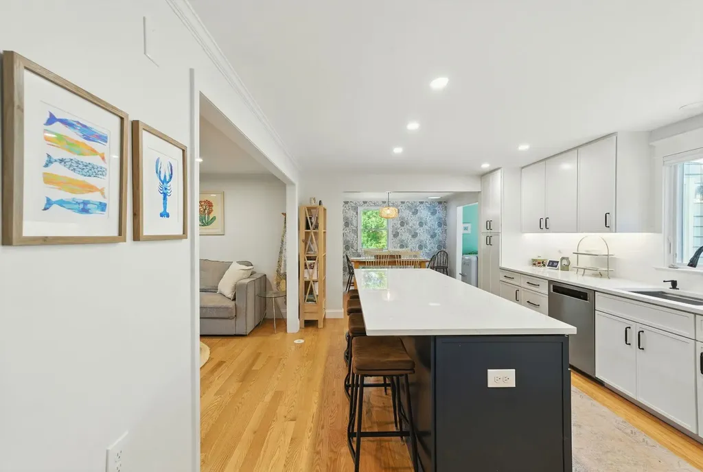 9 Dattillo Road Derry NH 03038