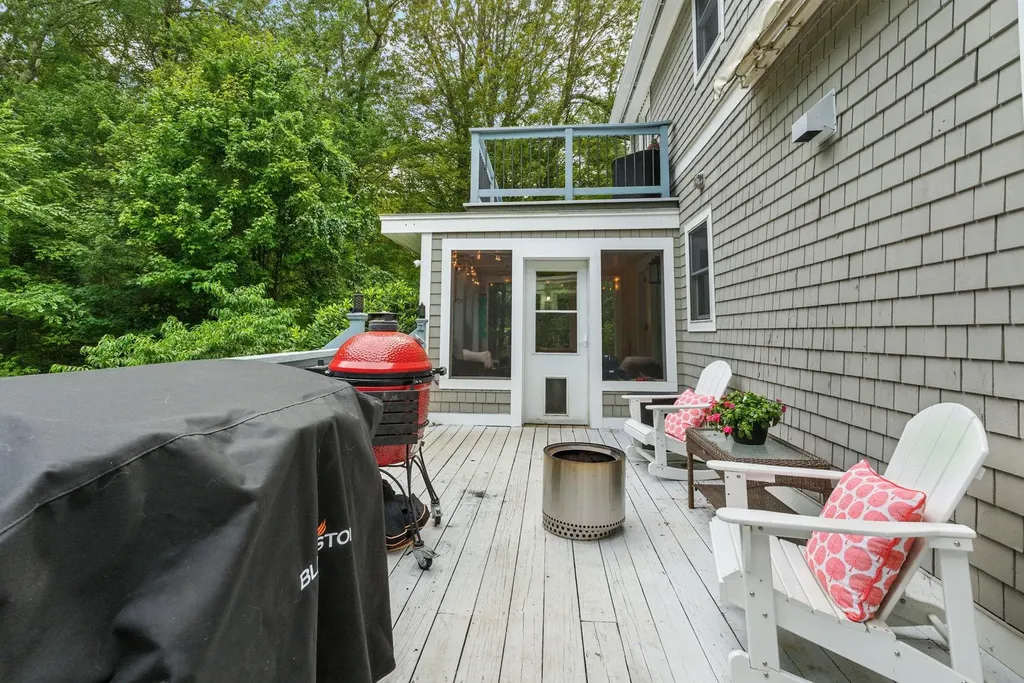 9 Dattillo Road Derry NH 03038