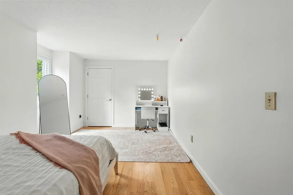 9 Dattillo Road Derry NH 03038