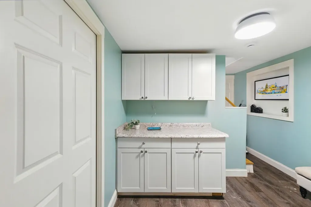 9 Dattillo Road Derry NH 03038