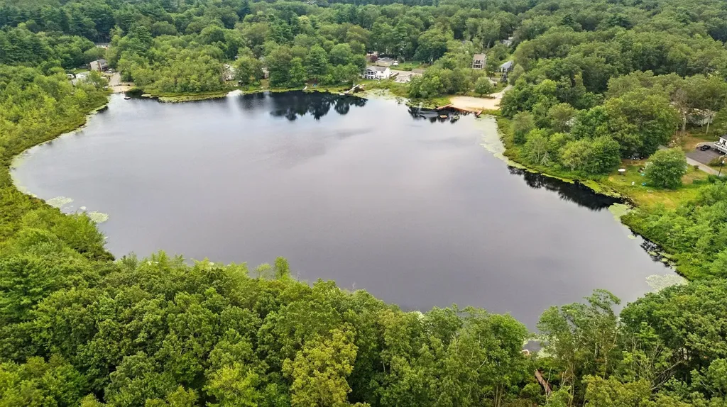 9 Dattillo Road Derry NH 03038