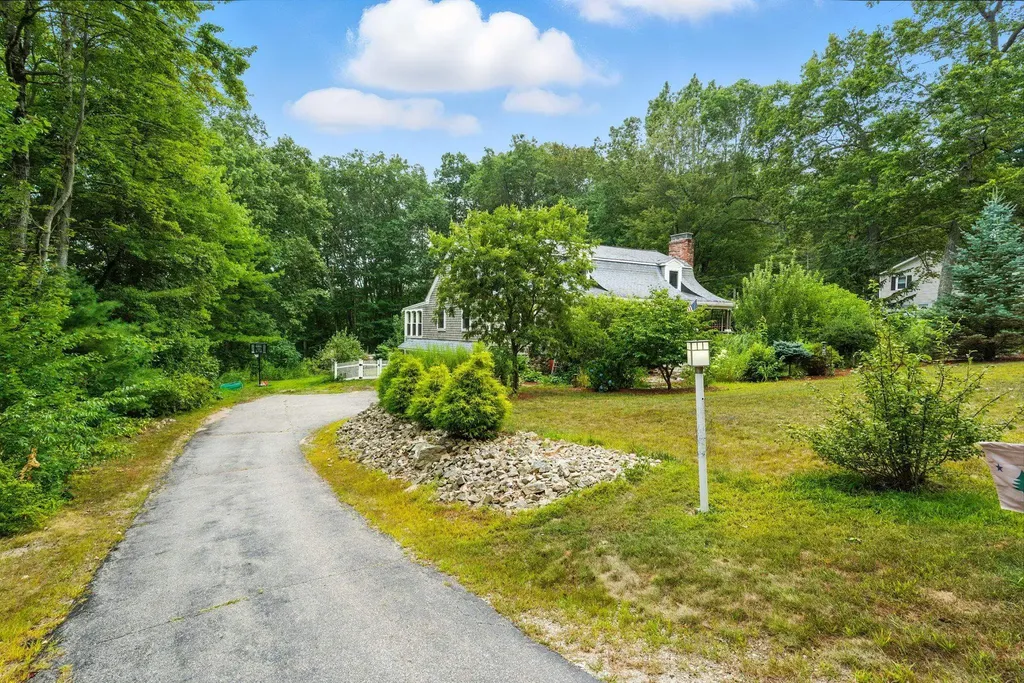 9 Dattillo Road Derry NH 03038