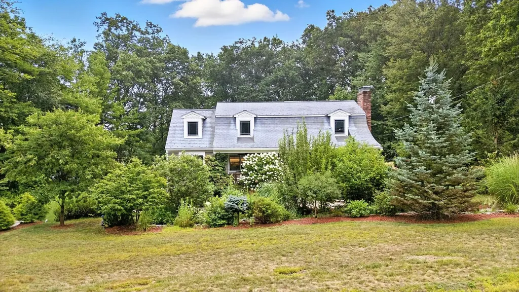 9 Dattillo Road Derry NH 03038