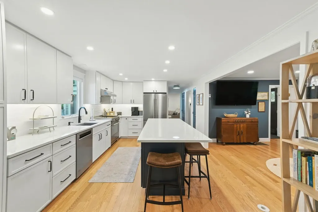 9 Dattillo Road Derry NH 03038