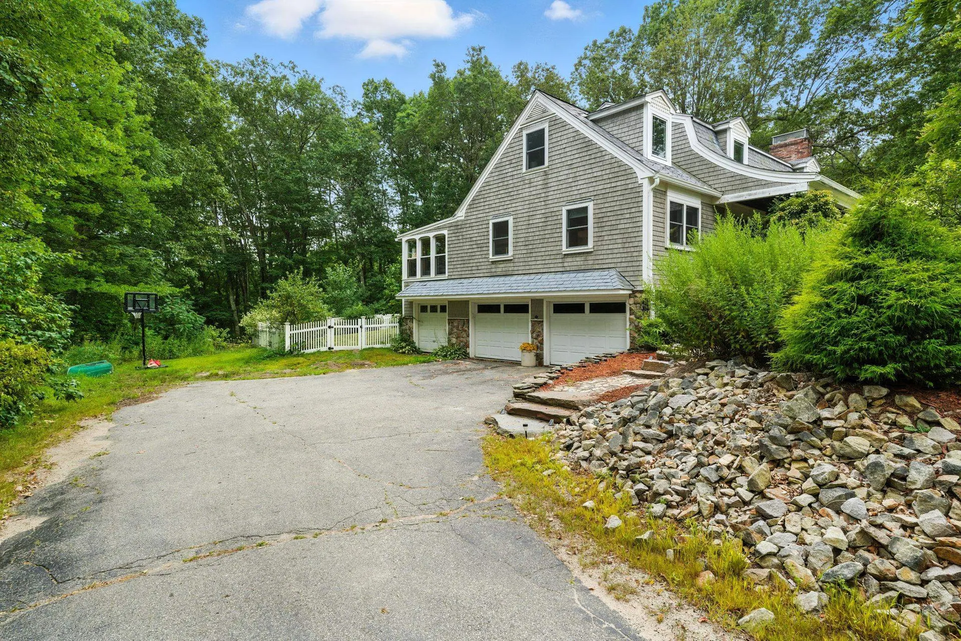 9 Dattillo Road Derry NH 03038
