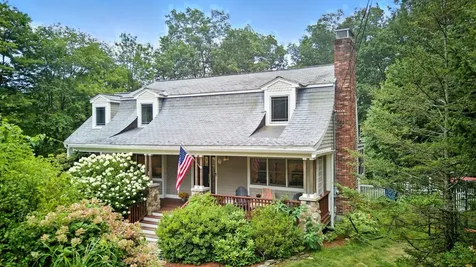 9 Dattillo Road Derry NH 03038