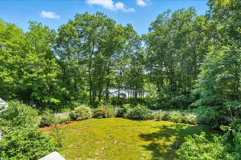 9 Dattillo Road Derry NH 03038