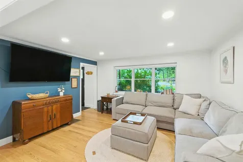 9 Dattillo Road Derry NH 03038