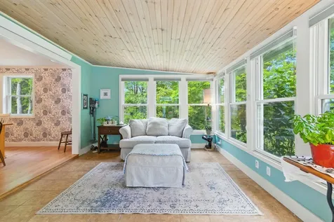 9 Dattillo Road Derry NH 03038