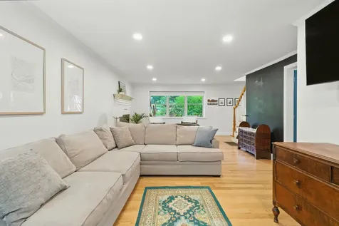 9 Dattillo Road Derry NH 03038