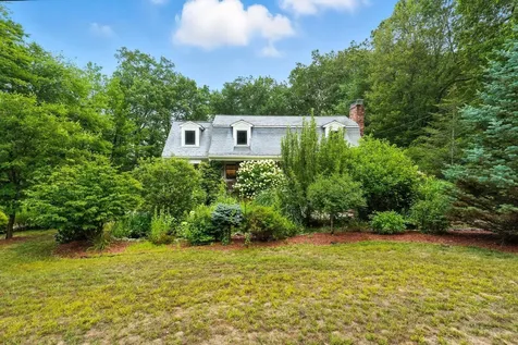 9 Dattillo Road Derry NH 03038