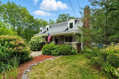 9 Dattillo Road Derry NH 03038