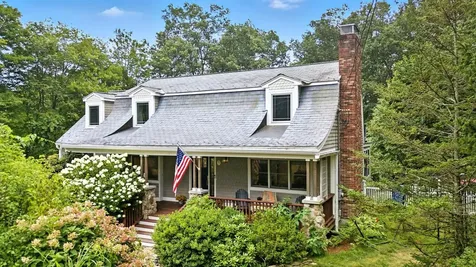 9 Dattillo Road Derry NH 03038