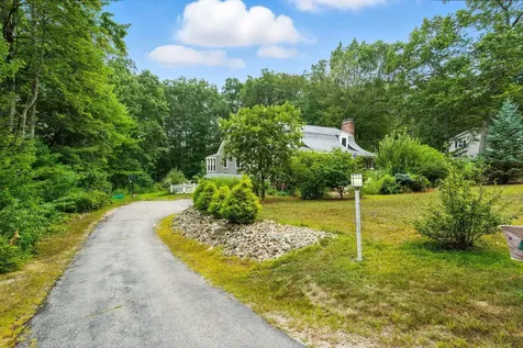 9 Dattillo Road Derry NH 03038