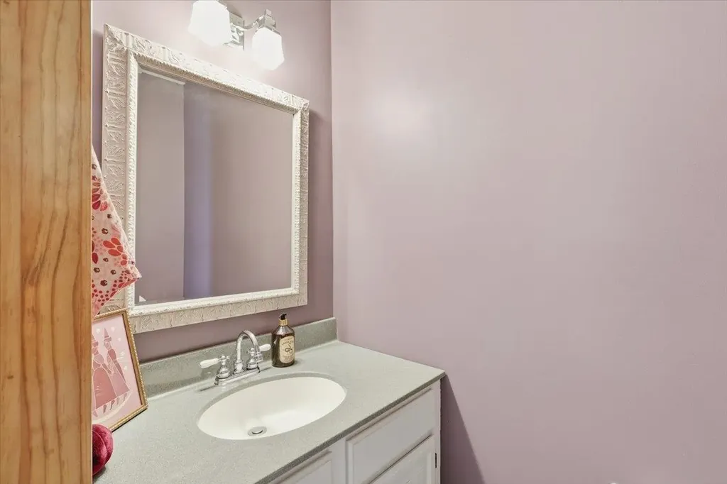 73 Saybrook Road Essex VT 05452