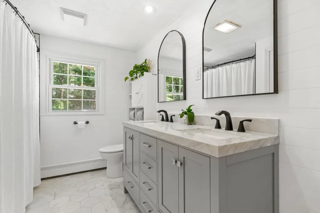 18 Frost Road Derry NH 03038