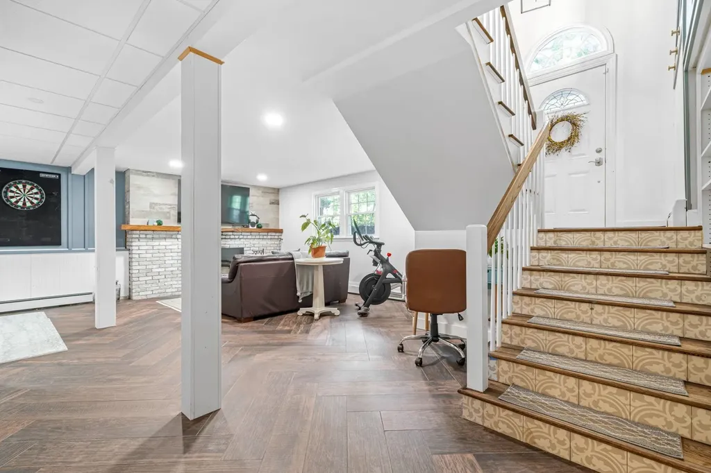 18 Frost Road Derry NH 03038