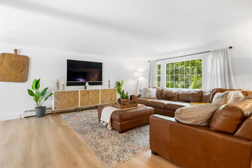 18 Frost Road Derry NH 03038