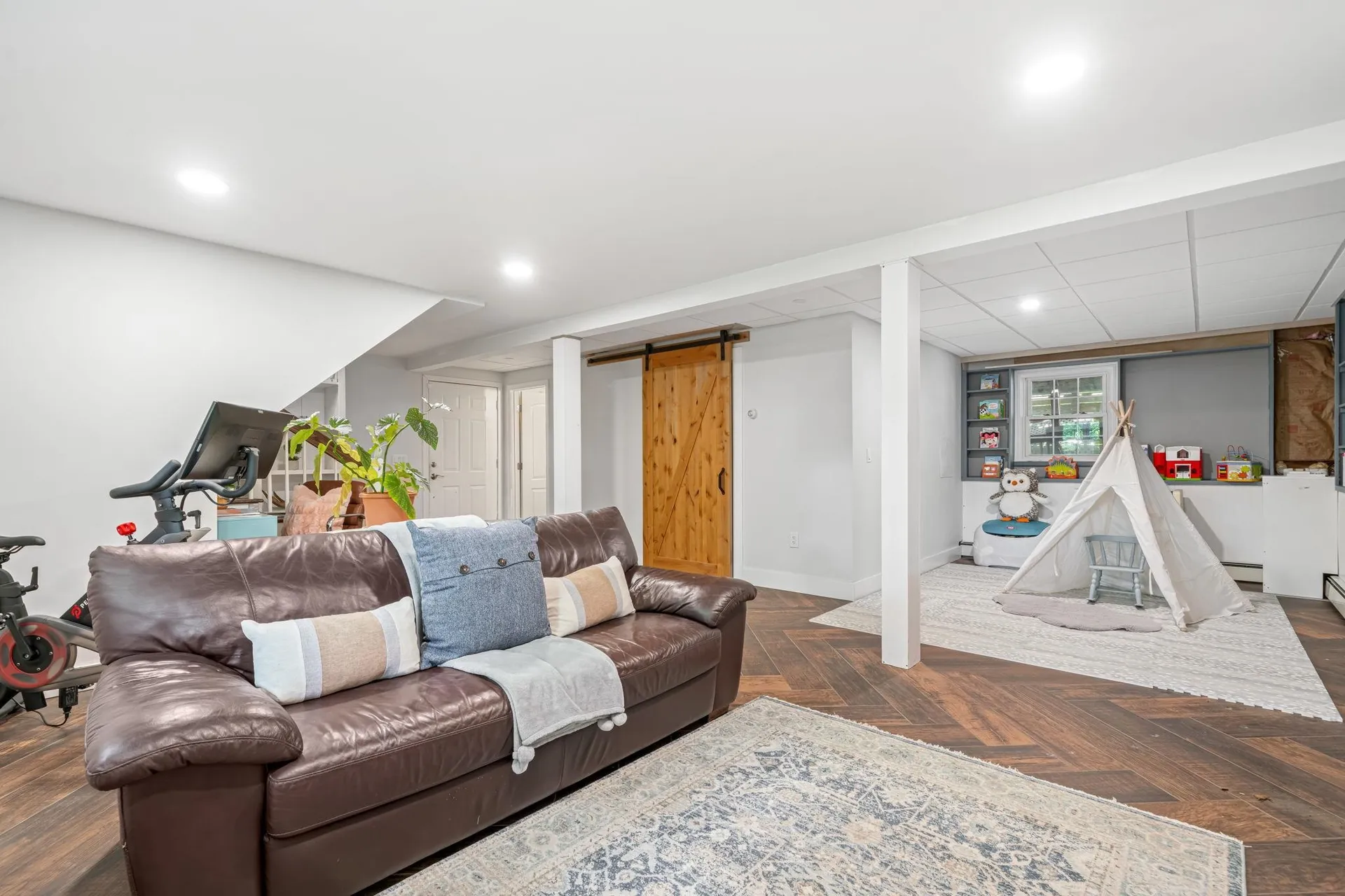 18 Frost Road Derry NH 03038