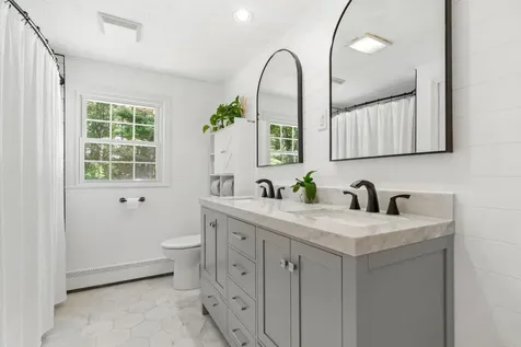 18 Frost Road Derry NH 03038