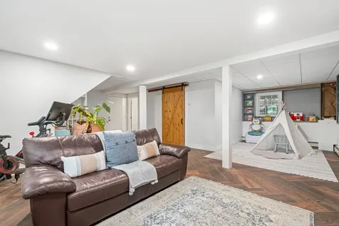 18 Frost Road Derry NH 03038