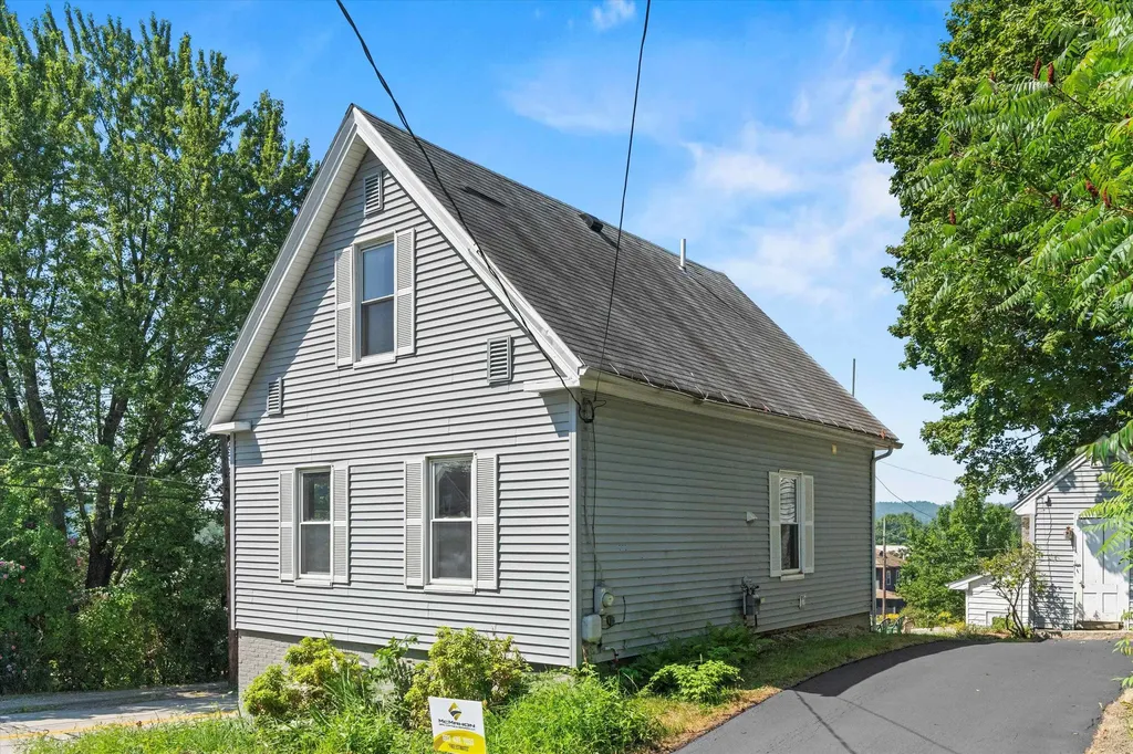 23 Pleasant Street Pembroke NH 03275