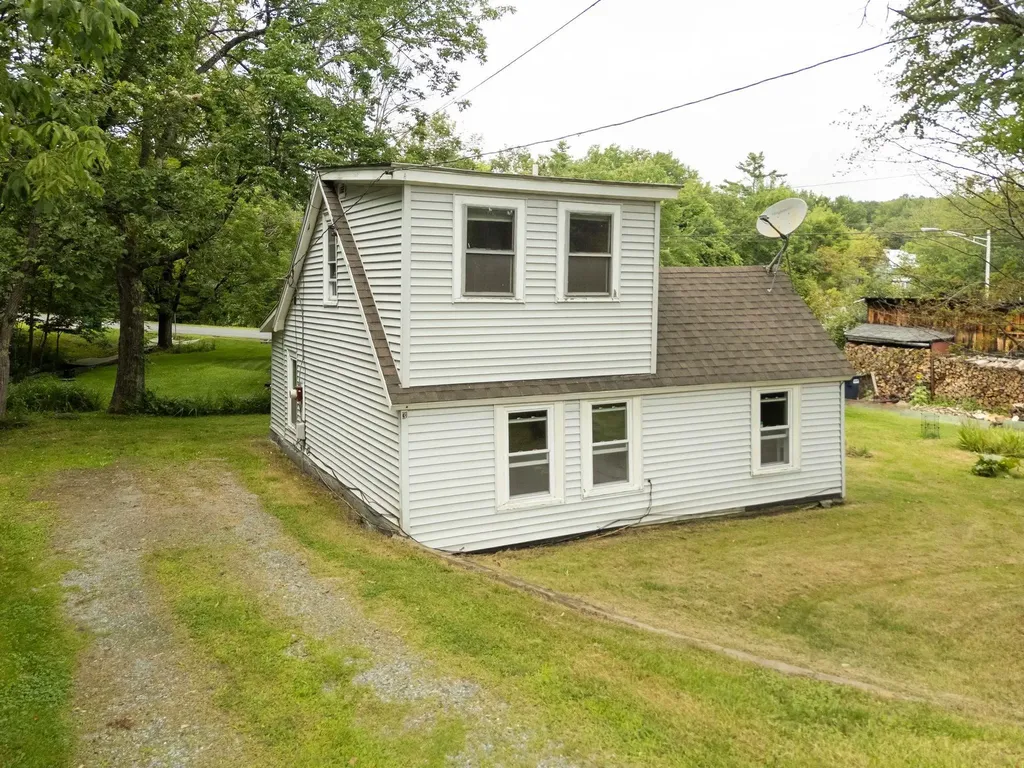 31 Pillsbury Street Enfield NH 03748