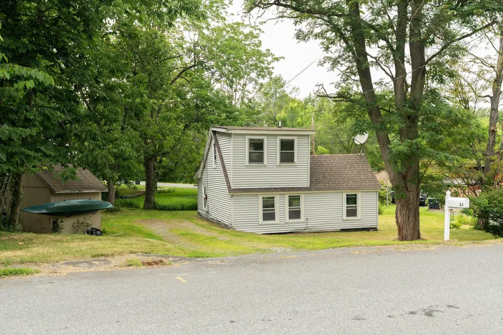 31 Pillsbury Street Enfield NH 03748