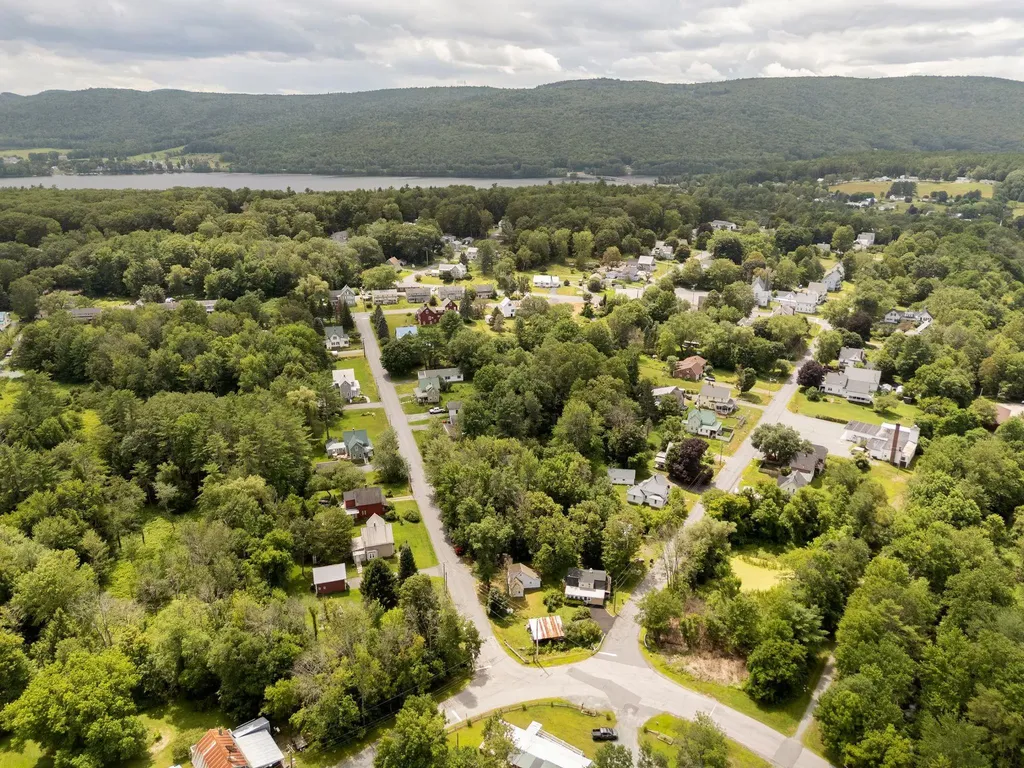 31 Pillsbury Street Enfield NH 03748