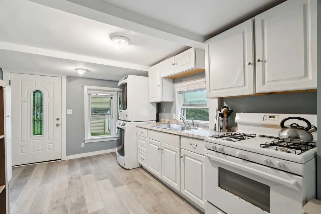 31 Pillsbury Street Enfield NH 03748