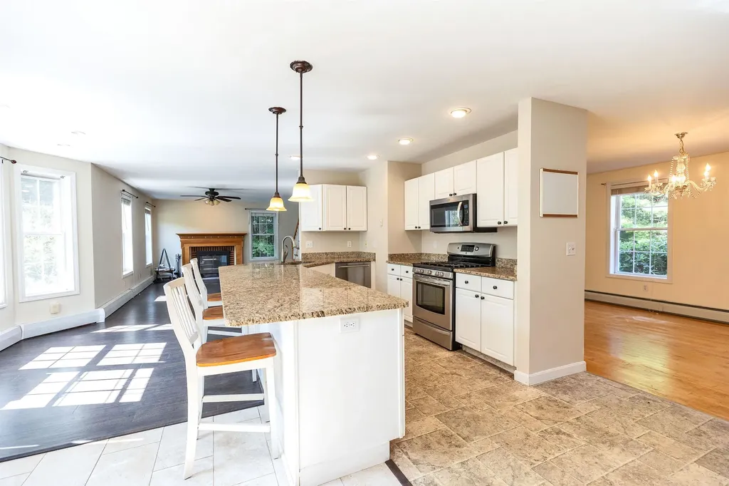 15 Foxberry Drive New Boston NH 03070