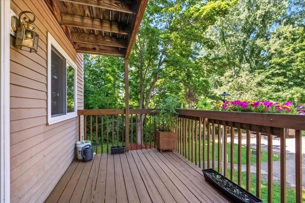 M8 Stonehedge Drive South Burlington VT 05403