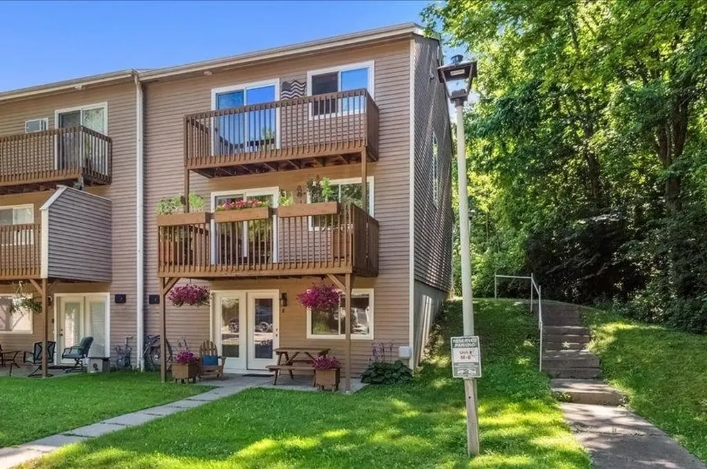 M8 Stonehedge Drive South Burlington VT 05403