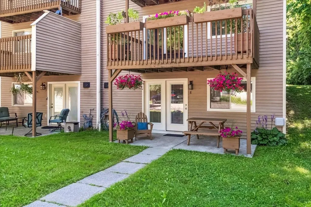 M8 Stonehedge Drive South Burlington VT 05403