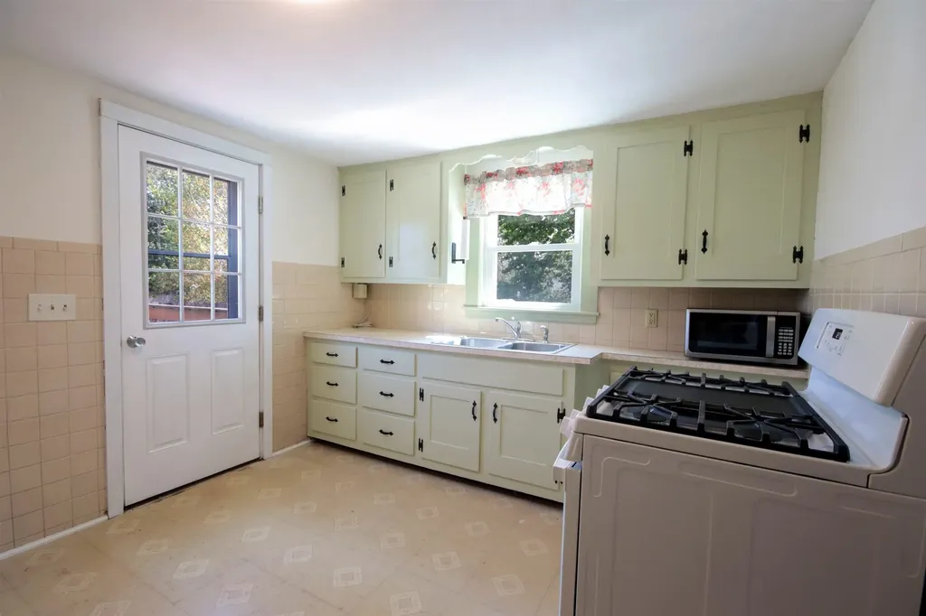 21 Laurier Street Somersworth NH 03878