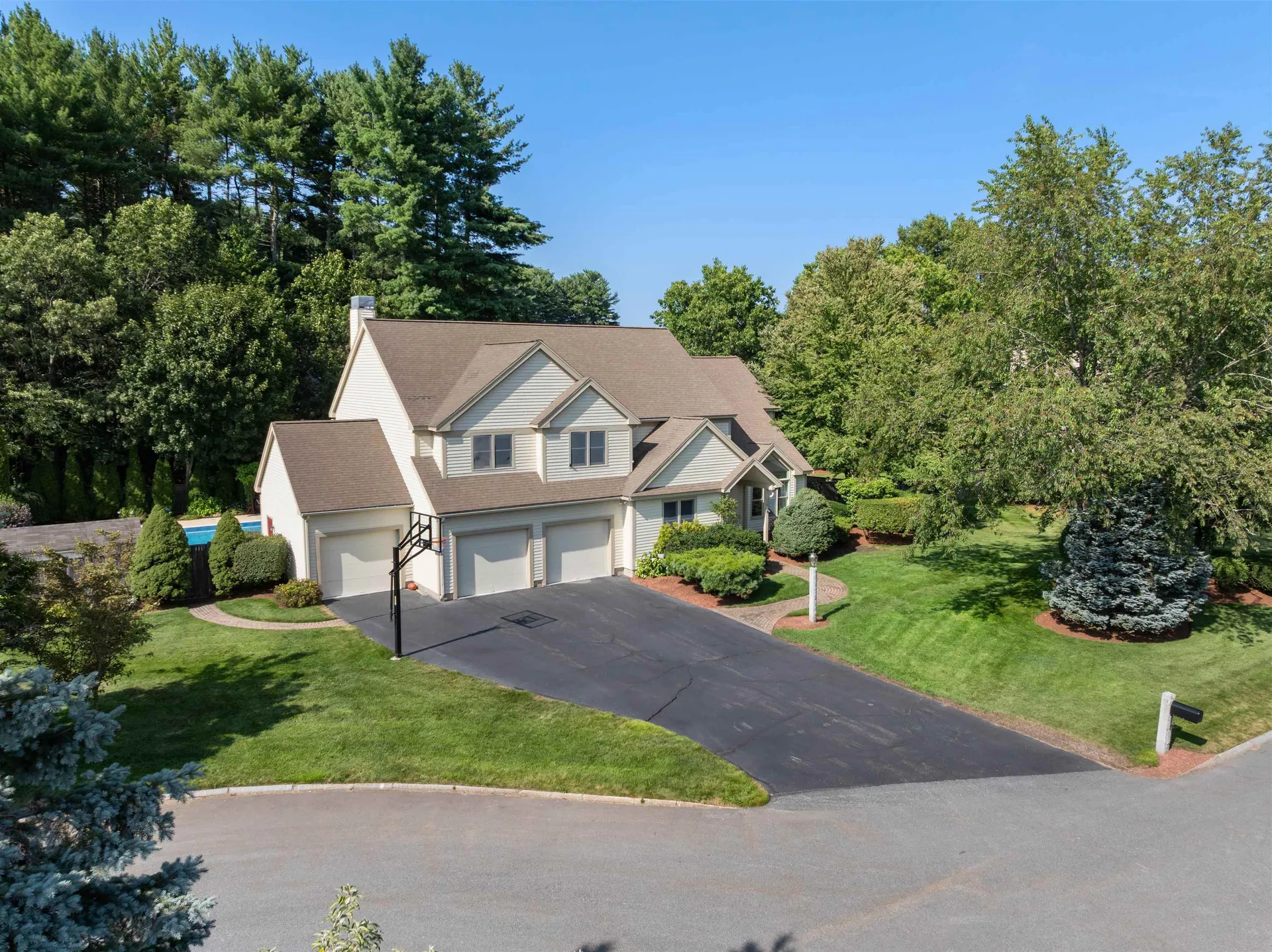 19 Lojko Drive Nashua NH 03062