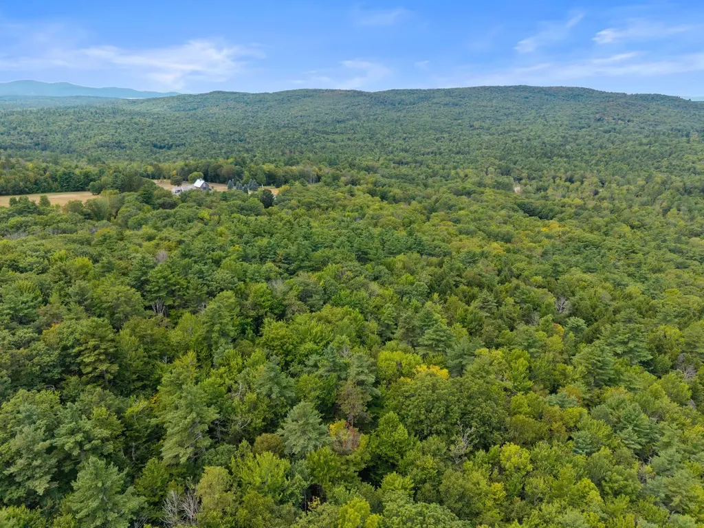28 Sky Lane Wolfeboro NH 03894