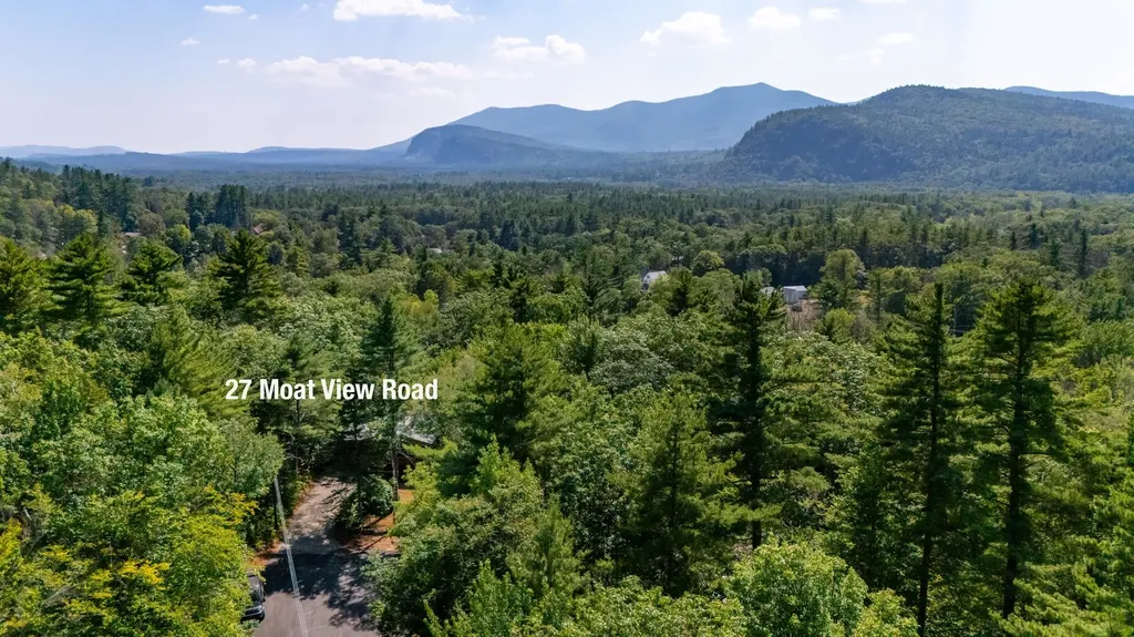 27 Moat Mountain Circle Bartlett NH 03812
