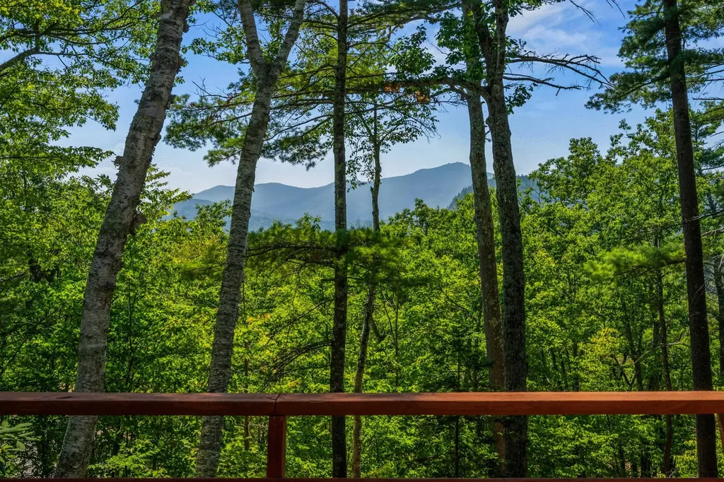 27 Moat Mountain Circle Bartlett NH 03812