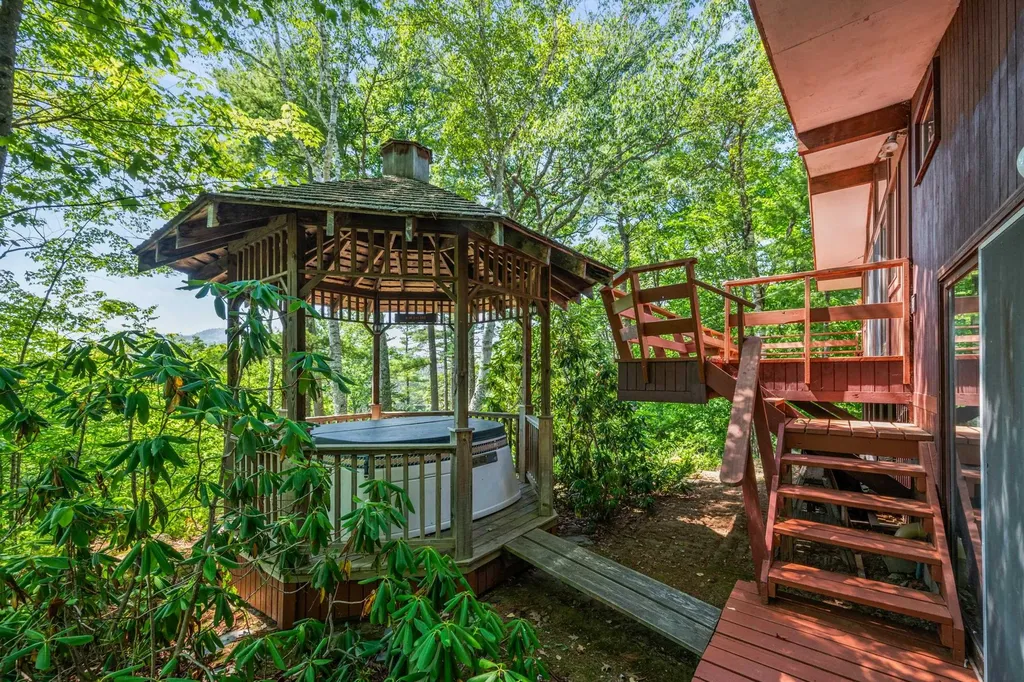 27 Moat Mountain Circle Bartlett NH 03812