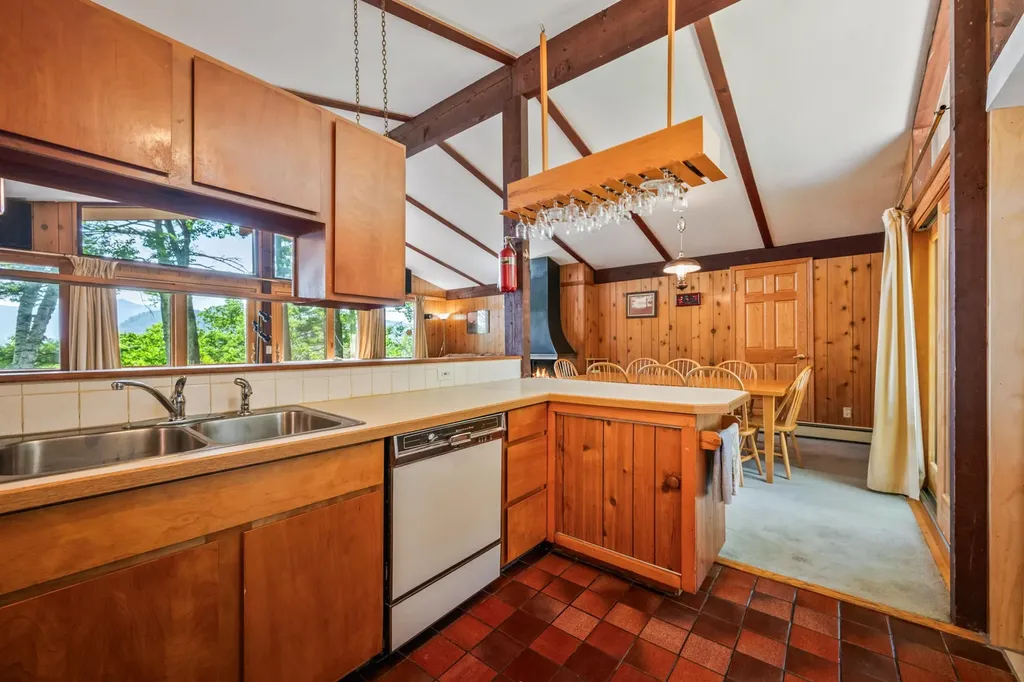 27 Moat Mountain Circle Bartlett NH 03812