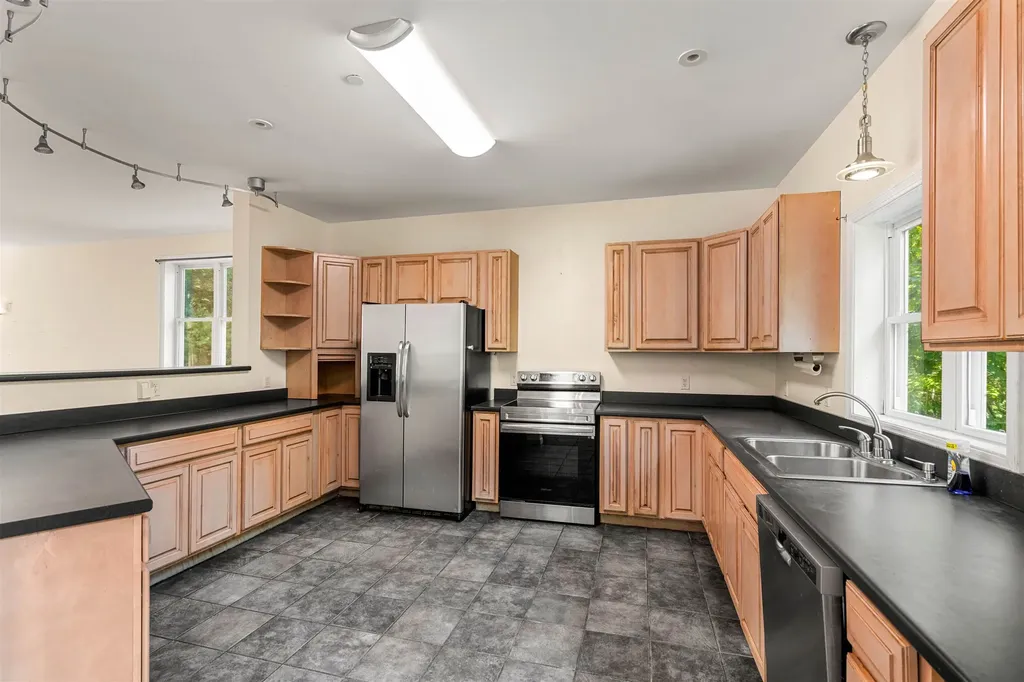 106 Rangeway Road Dunbarton NH 03046