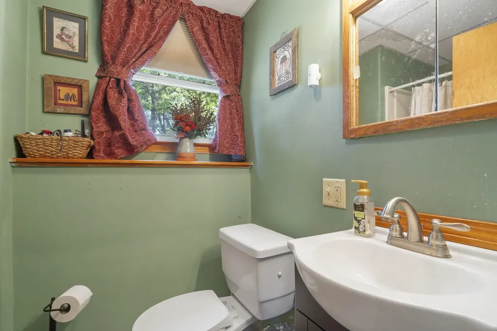 27 Iceland Circle Keene NH 03431