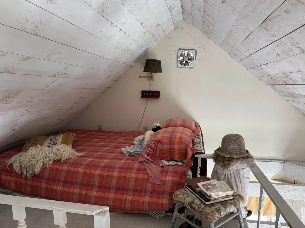37 Old Ledge Road Holderness NH 03245