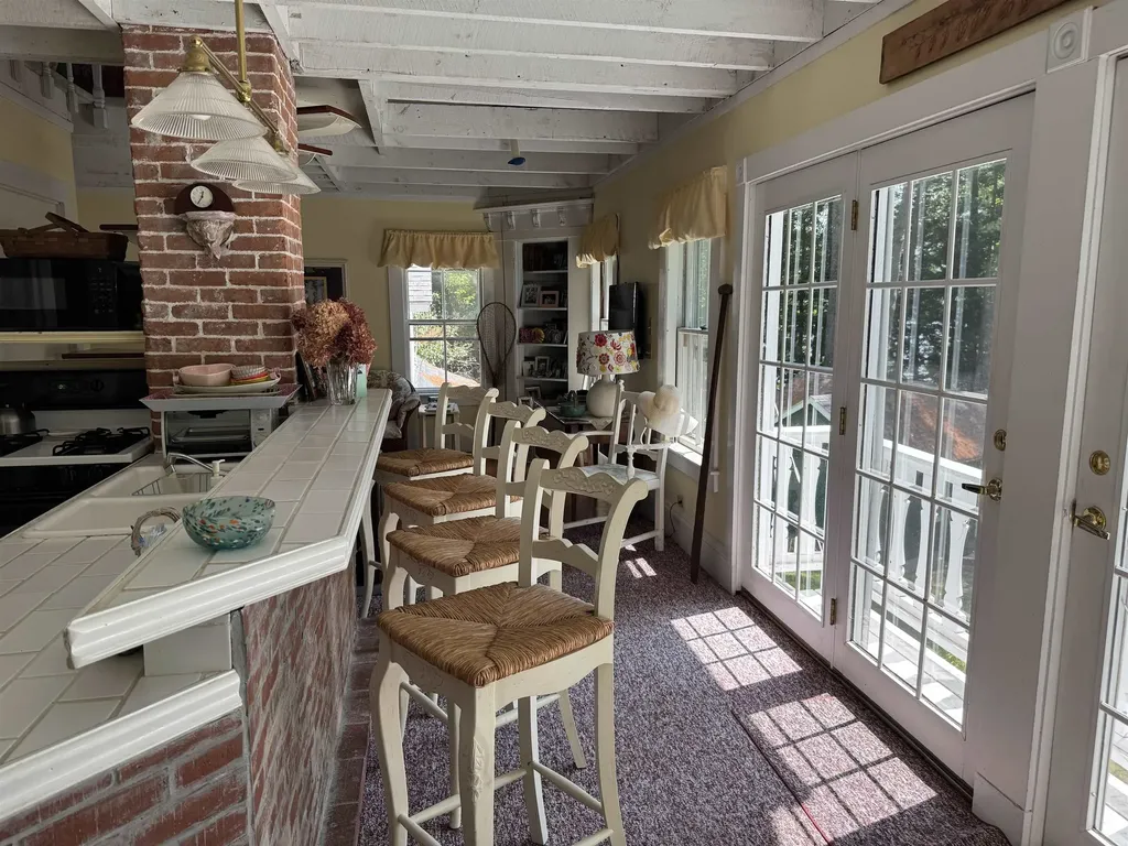 37 Old Ledge Road Holderness NH 03245